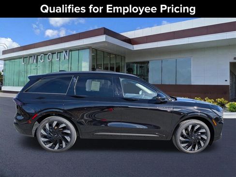 New 2026 Lincoln Nautilus Reserve w/ Jet Appearance Package AWD/4WD image 3