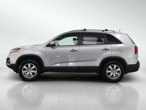 Used 2013 Kia Sorento LX w/ Convenience Pkg image 2