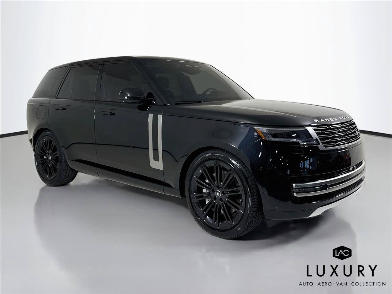 Used 2024 Land Rover Range Rover SE AWD/4WD image 2
