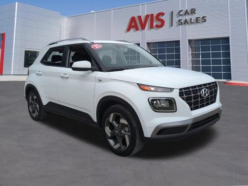 Used 2025 Hyundai Venue SEL FWD image 3