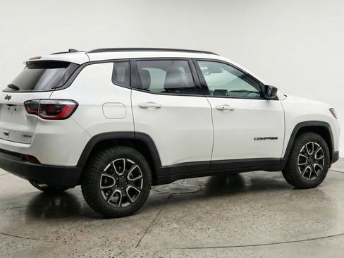Used 2025 Jeep Compass Trailhawk image 9