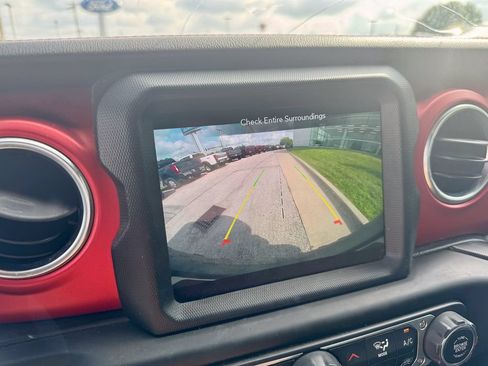 Used 2019 Jeep Wrangler Unlimited Rubicon w/ Uconnect 4C Nav & Sound Group AWD/4WD image 17