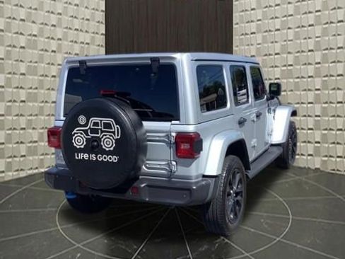 Certified 2024 Jeep Wrangler Unlimited Sahara w/ Technology Group AWD/4WD image 5
