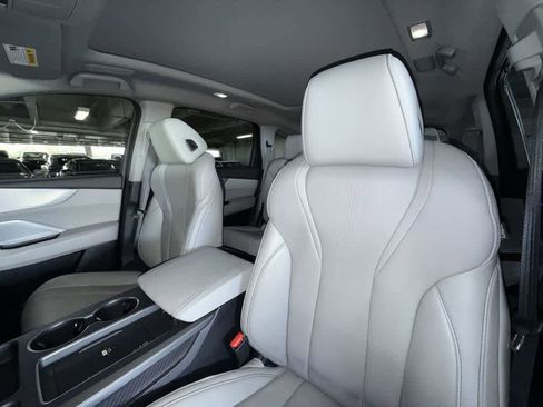Certified 2025 Acura MDX FWD w/ Technology Package image 14