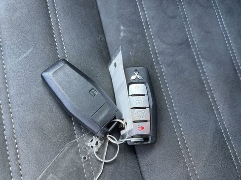 Used 2023 Mitsubishi Outlander SE image 38