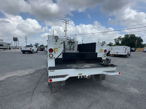 Used 2019 Ford F550 2WD Regular Cab Super Duty image 6