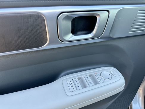 Used 2025 Hyundai Santa Fe SEL image 13