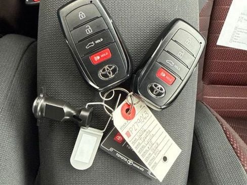 Used 2026 Toyota Corolla SE FWD image 33