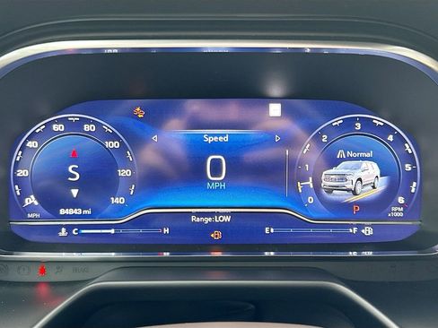 Used 2022 Chevrolet Suburban LT w/ Luxury Package image 13