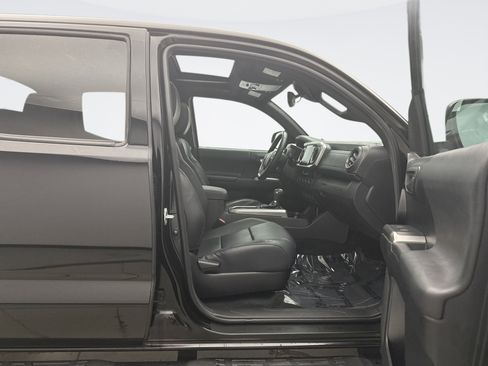Used 2021 Toyota Tacoma Limited w/ Nightshade Package AWD/4WD image 19