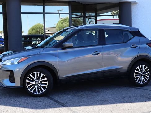 Used 2021 Nissan Kicks SV FWD image 4