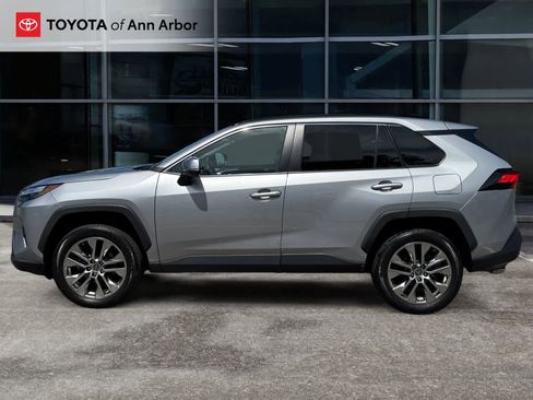 Used 2022 Toyota RAV4 XLE Premium AWD/4WD image 10