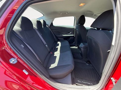 Used 2025 Hyundai Elantra SE FWD image 23