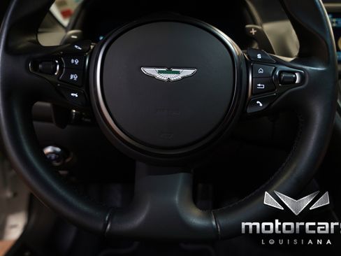 Used 2018 Aston Martin DB11 Coupe image 40