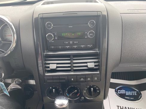 Used 2008 Ford Explorer Sport Trac XLT AWD/4WD image 12