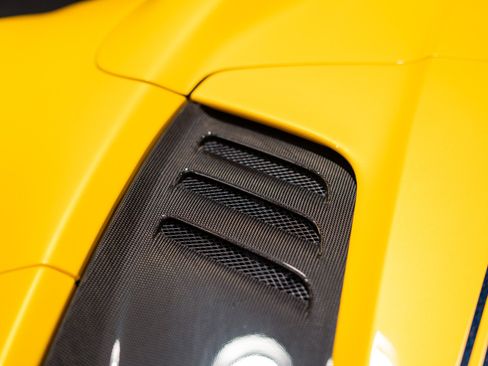 Used 2021 Ferrari F8 Tributo RWD image 16
