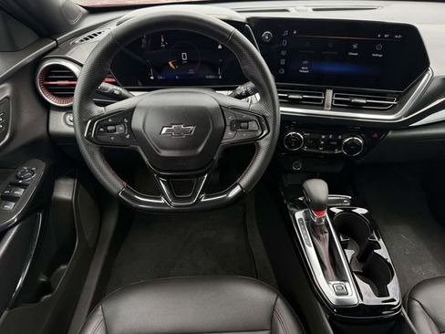 Used 2025 Chevrolet Trax RS w/ Driver Confidence Package image 5