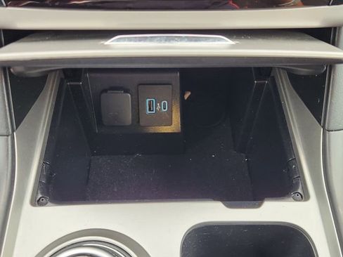 Used 2023 Ford Explorer XLT RWD image 23