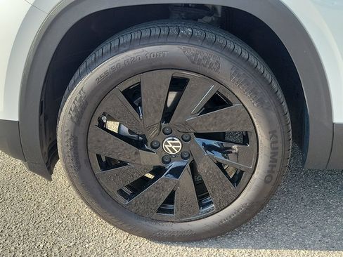 Certified 2026 Volkswagen Atlas SE FWD image 12