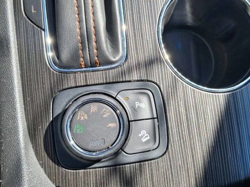 Used 2017 GMC Acadia SLT AWD/4WD image 13