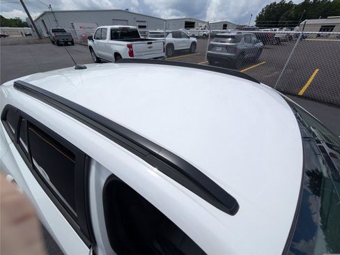 Used 2025 Chevrolet Trax LT FWD image 45
