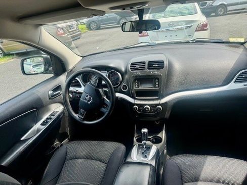 Used 2013 Dodge Journey SXT w/ Comfort/Convenience Group image 10