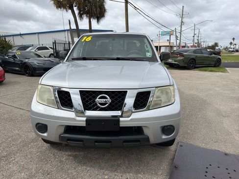 Used 2016 Nissan Frontier SV image 3