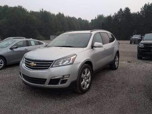 Used 2016 Chevrolet Traverse LT w/ Style and Technology Package FWD image 1