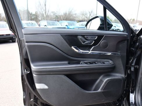Used 2024 Lincoln Corsair Premiere image 22