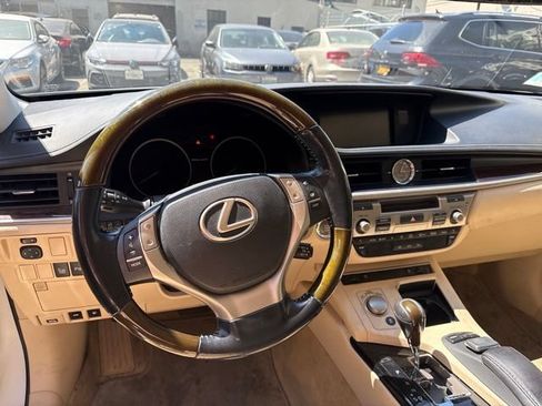 Used 2015 Lexus ES 350 w/ Premium Package FWD image 6
