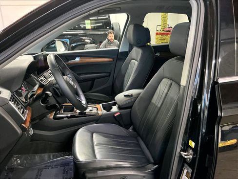 Used 2023 Audi Q5 2.0T Premium w/ Convenience Package image 27