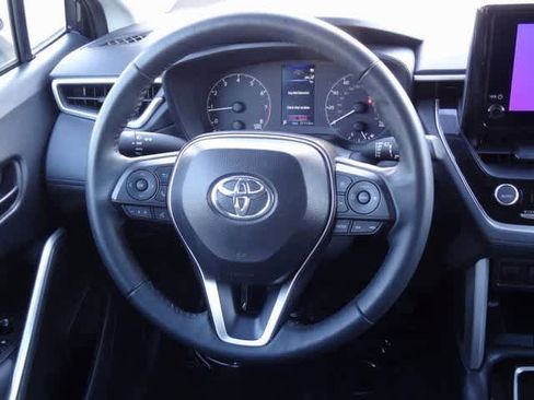 Used 2025 Toyota Corolla Cross LE image 11