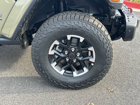 New 2026 Jeep Gladiator Rubicon w/ Technology Group image 12