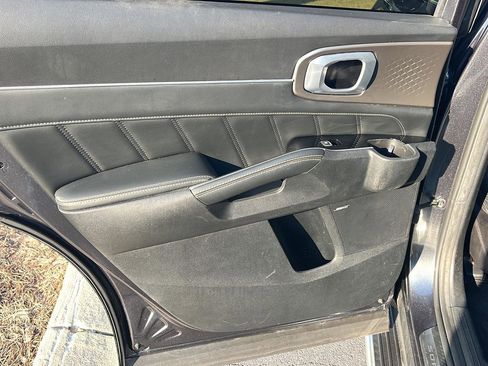 Used 2021 Kia Sorento SX image 17