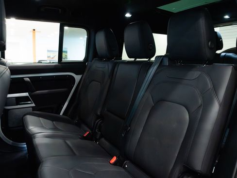 Used 2023 Land Rover Defender 130 SE image 21