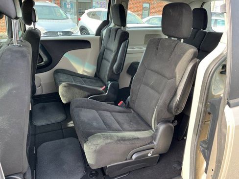 Used 2015 Dodge Grand Caravan American Value Package image 10