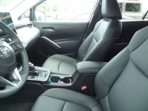 Used 2026 Toyota Corolla Cross XLE AWD/4WD image 8