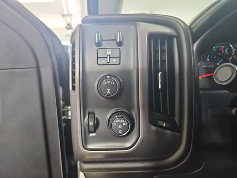 Used 2018 GMC Sierra 2500 SLT w/ All Terrain HD Package AWD/4WD image 30