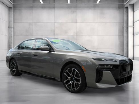 Used 2023 BMW 740i RWD image 1