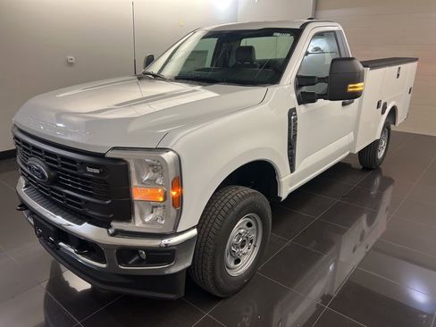 New 2026 Ford F250 XL w/ XL Chrome Package image 3