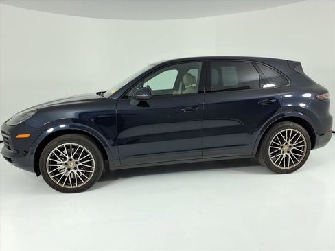 Certified 2023 Porsche Cayenne Platinum Edition image 2