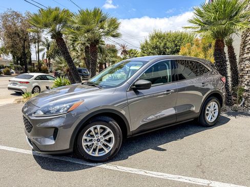 Used 2022 Ford Escape SE w/ Convenience Package FWD image 5