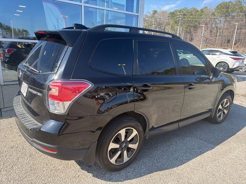 Used 2018 Subaru Forester 2.5i Premium w/ All-Weather Package image 3