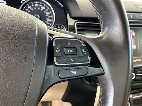 Used 2016 Volkswagen Touareg Sport AWD/4WD image 26