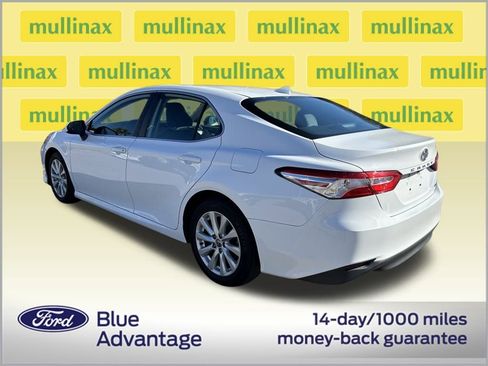 Used 2020 Toyota Camry LE image 3