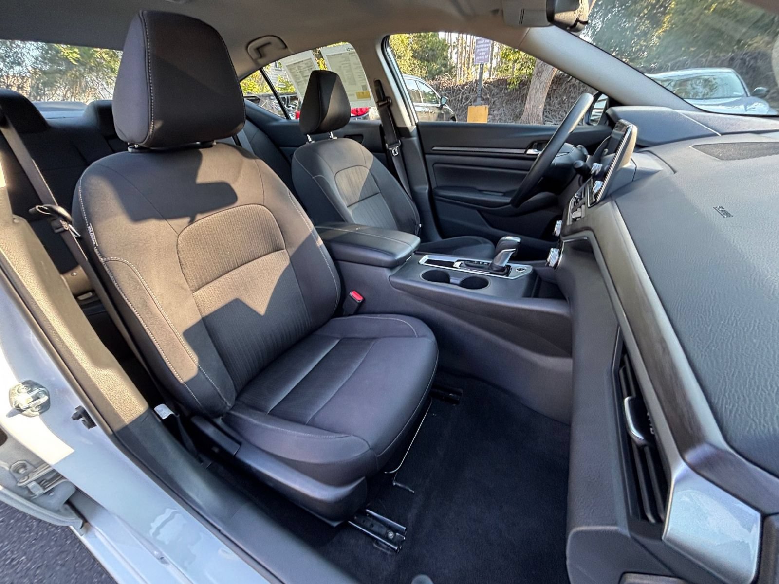 Used 2025 Nissan Altima 2.5 SV FWD image 35