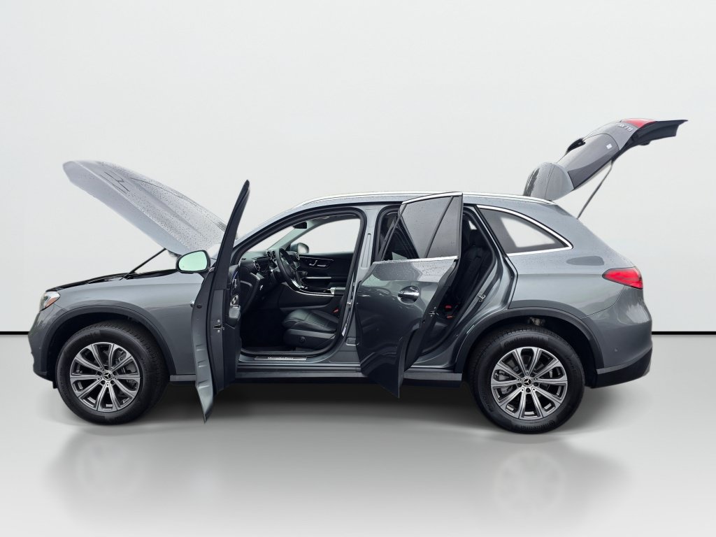 Used 2023 Mercedes-Benz GLC 300 4MATIC w/ Exclusive Trim Package image 10