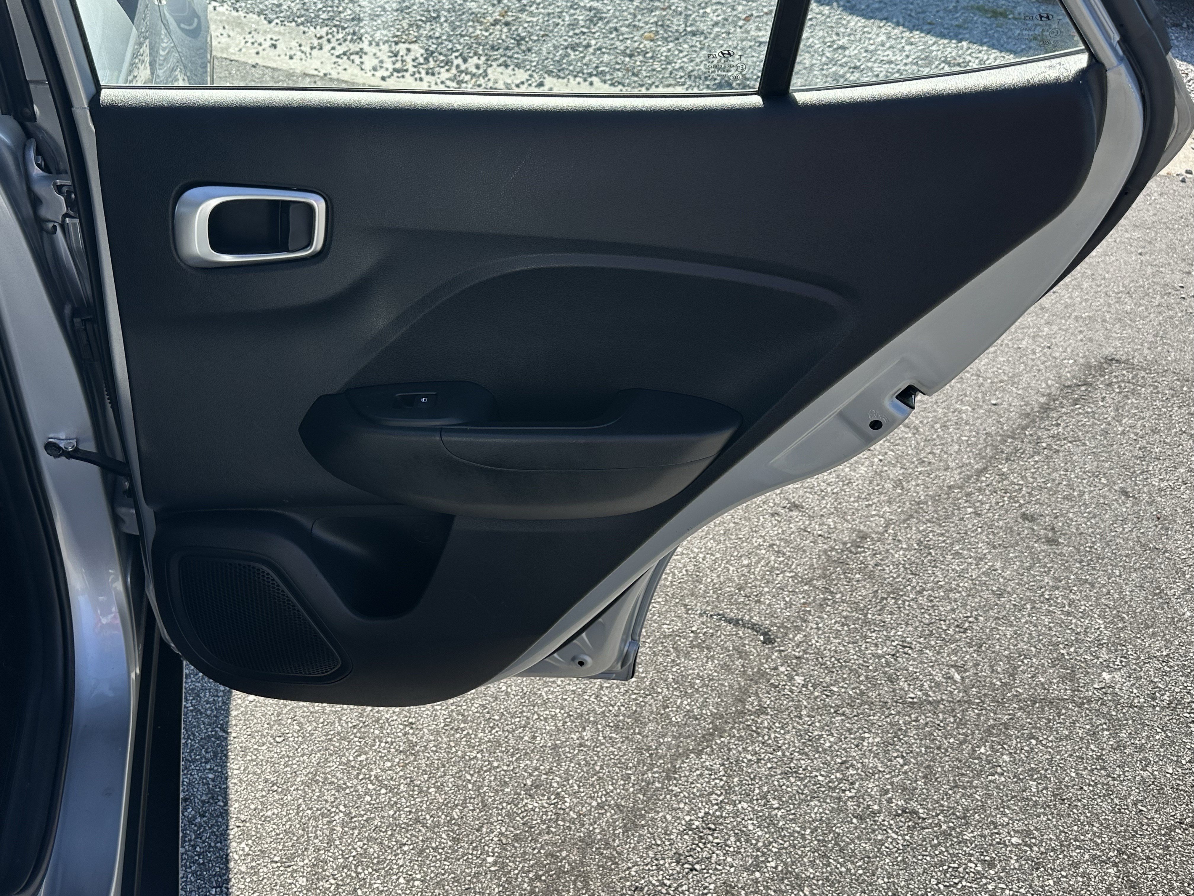 Used 2022 Hyundai Venue SE w/ Cargo Package FWD image 16