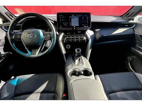 Used 2021 Toyota Venza Limited image 16