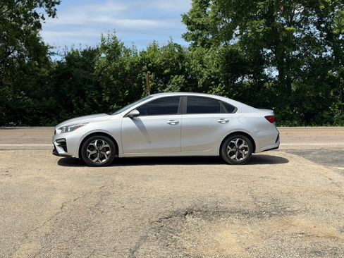 Used 2019 Kia Forte LXS FWD image 5